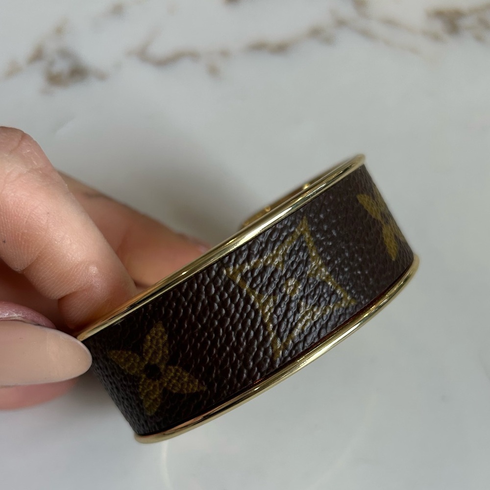 Louis Vuitton repurposed leather cuff - Picture 3 of 6